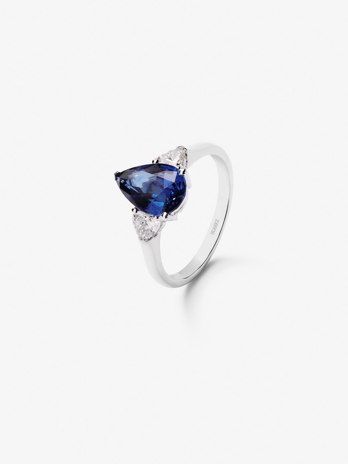 18K white gold ring with pear-cut royal blue sapphire of 2.54 cts and 2 heart-cut diamonds with a total of 0.38 cts