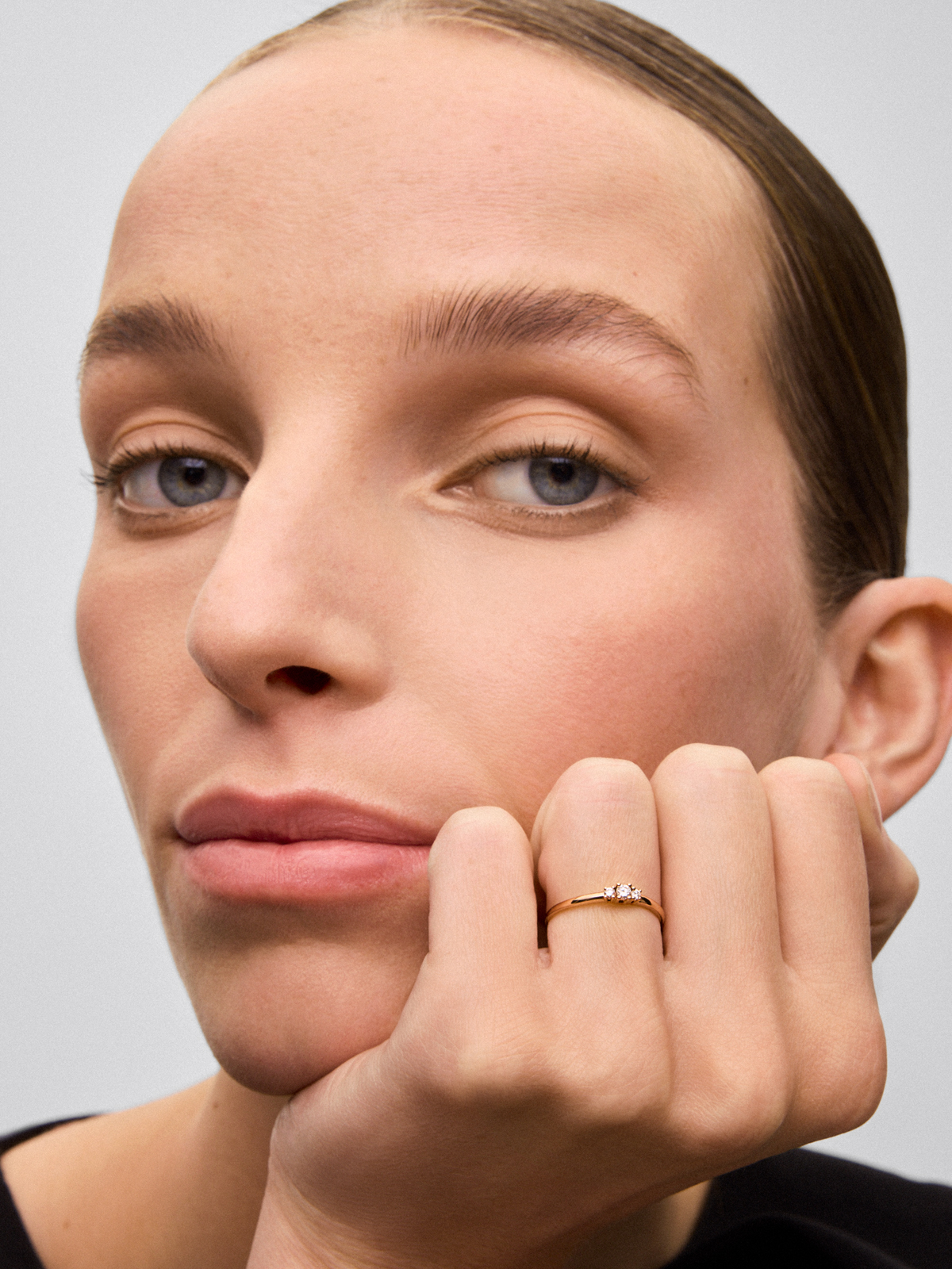 18K rose gold ring with 3 brilliant-cut diamonds with a total of 0.11 cts