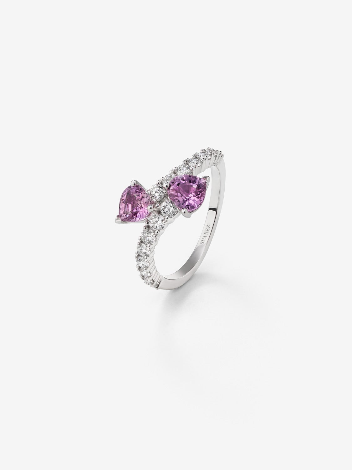 You and me ring in 18K white gold with 2 heart-cut pink sapphires with a total of 1.53 cts and 16 brilliant-cut diamonds with a total of 0.6 cts