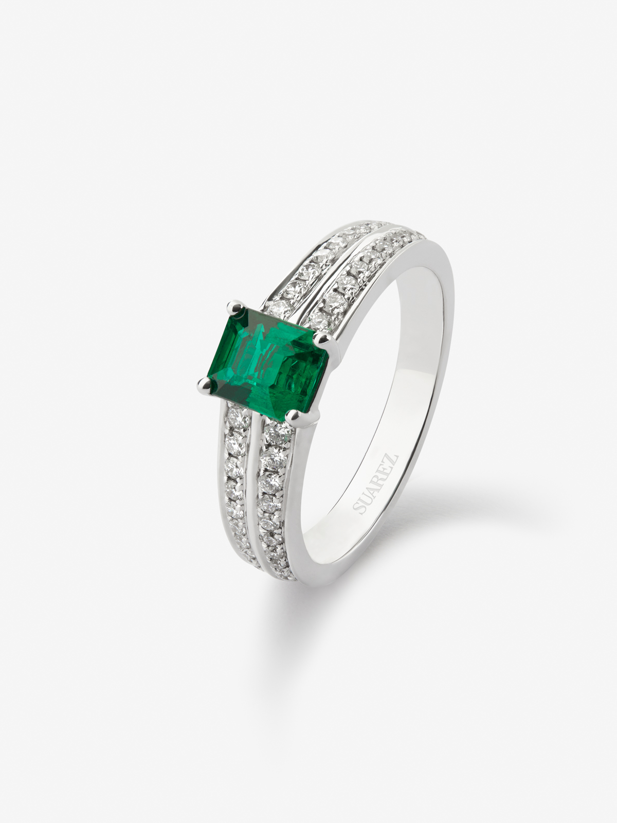 18K white gold ring with octagonal cut emerald of 0.79 cts and 40 brilliant cut diamonds with a total of 0.29 cts