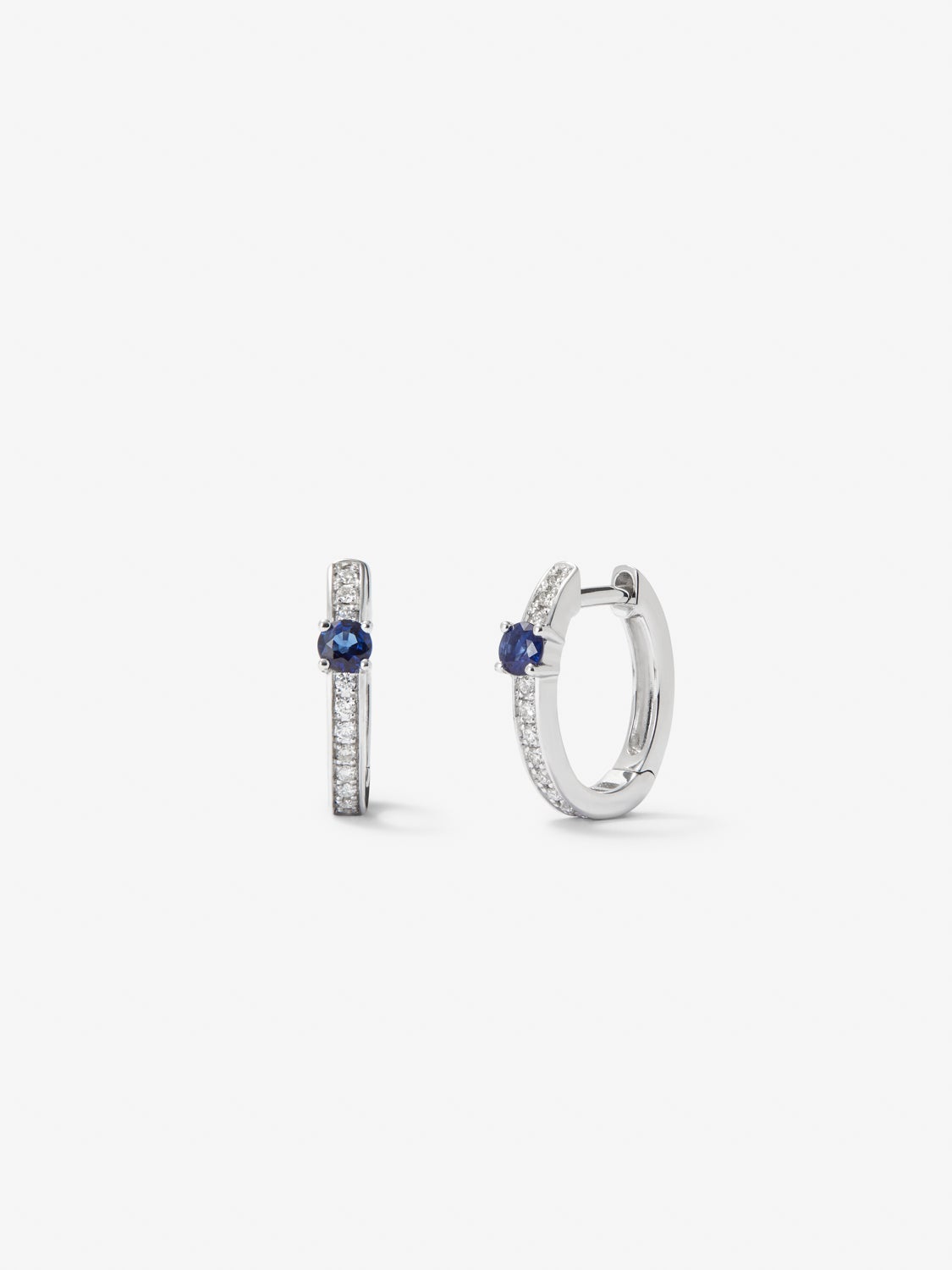 18K white gold hoop earrings with 2 brilliant-cut blue sapphires with a total of 0.15 cts and 26 brilliant-cut diamonds with a total of 0.1 cts