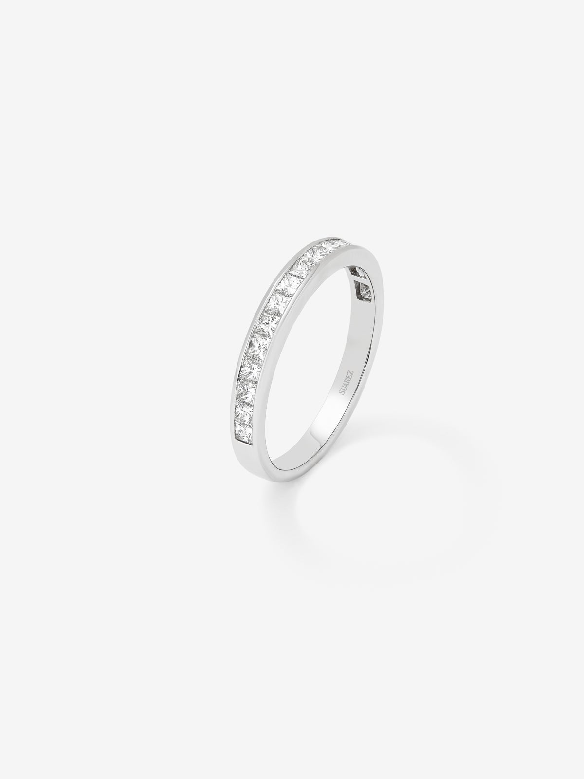 Half ring in 18K white gold with 20 princess-cut diamonds with a total of 0.62 cts