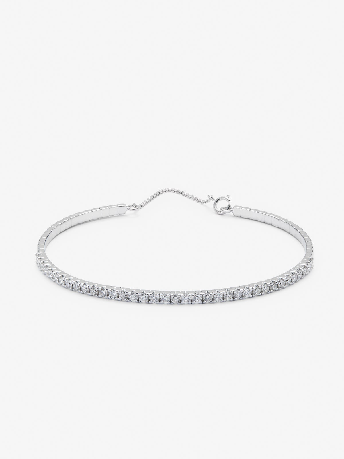 Rigid 18K white gold bracelet with 1.04 ct brilliant-cut white diamonds