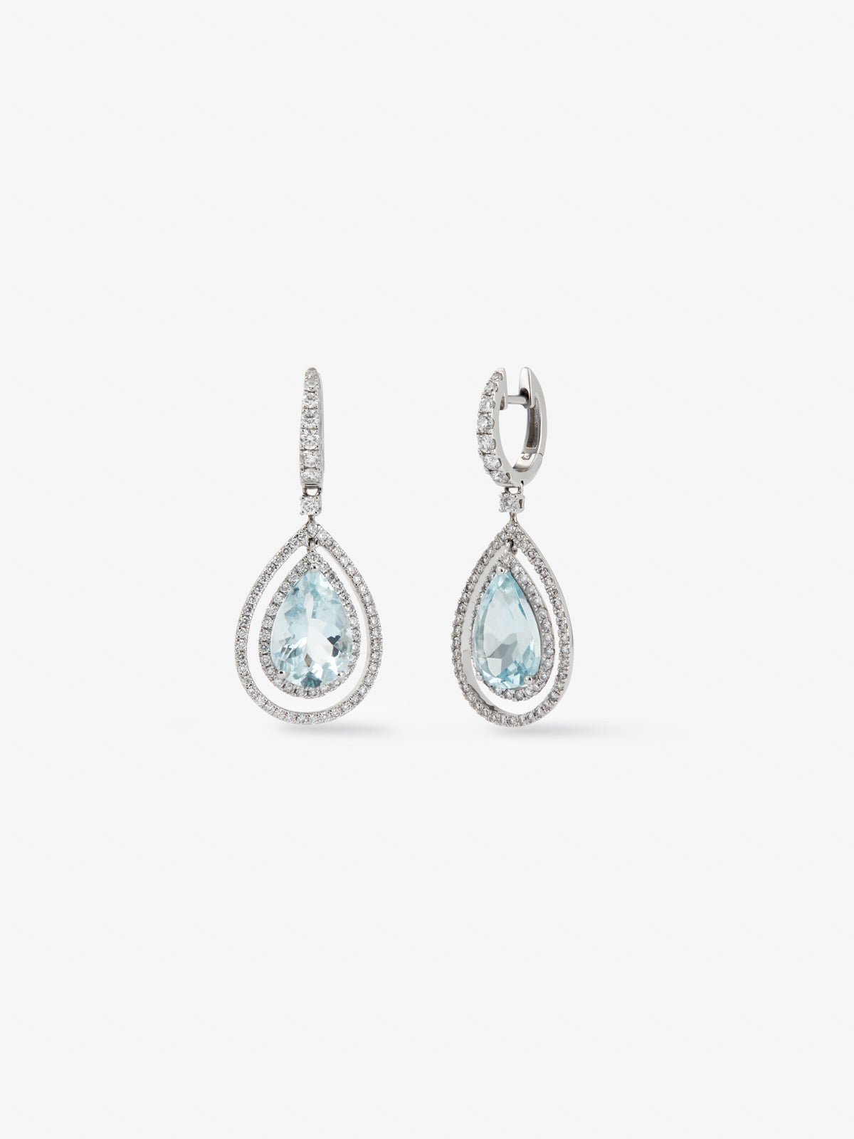 18K white gold earrings with 5.13 ct pear-cut aquamarines and 1.07 ct brilliant-cut diamonds