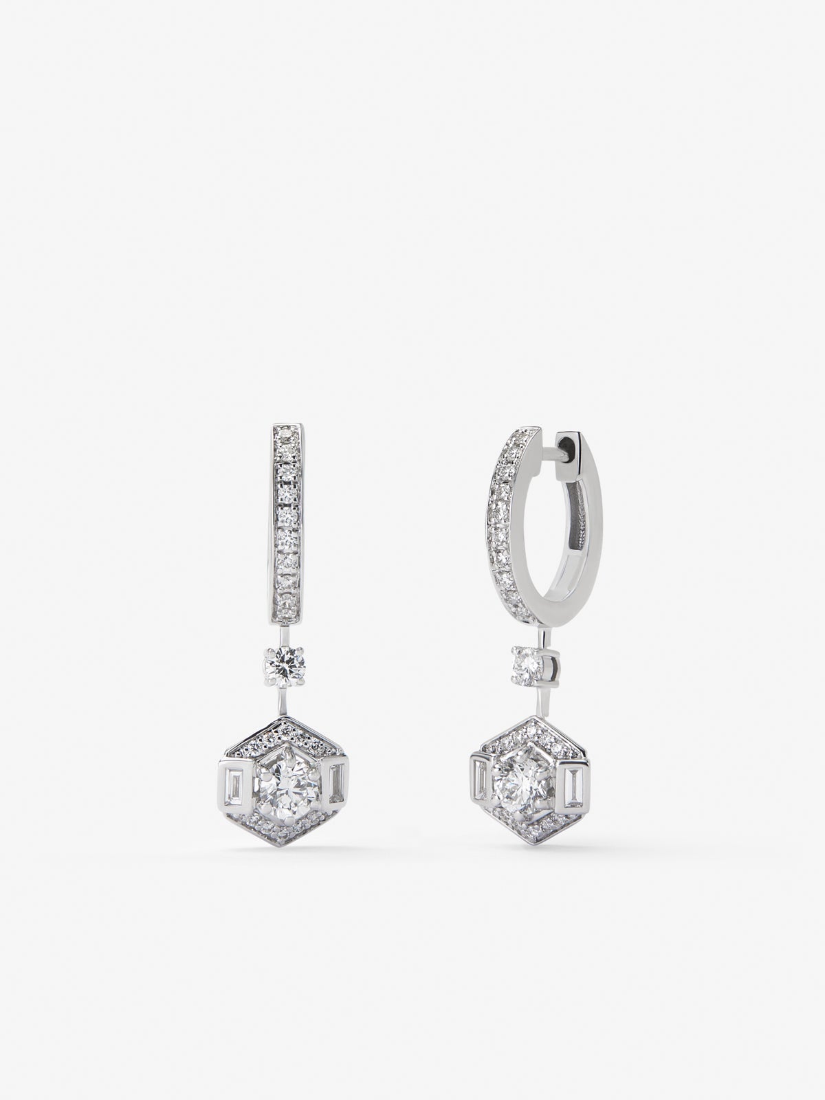 18K white gold earrings with 0.45 ct brilliant cut diamonds