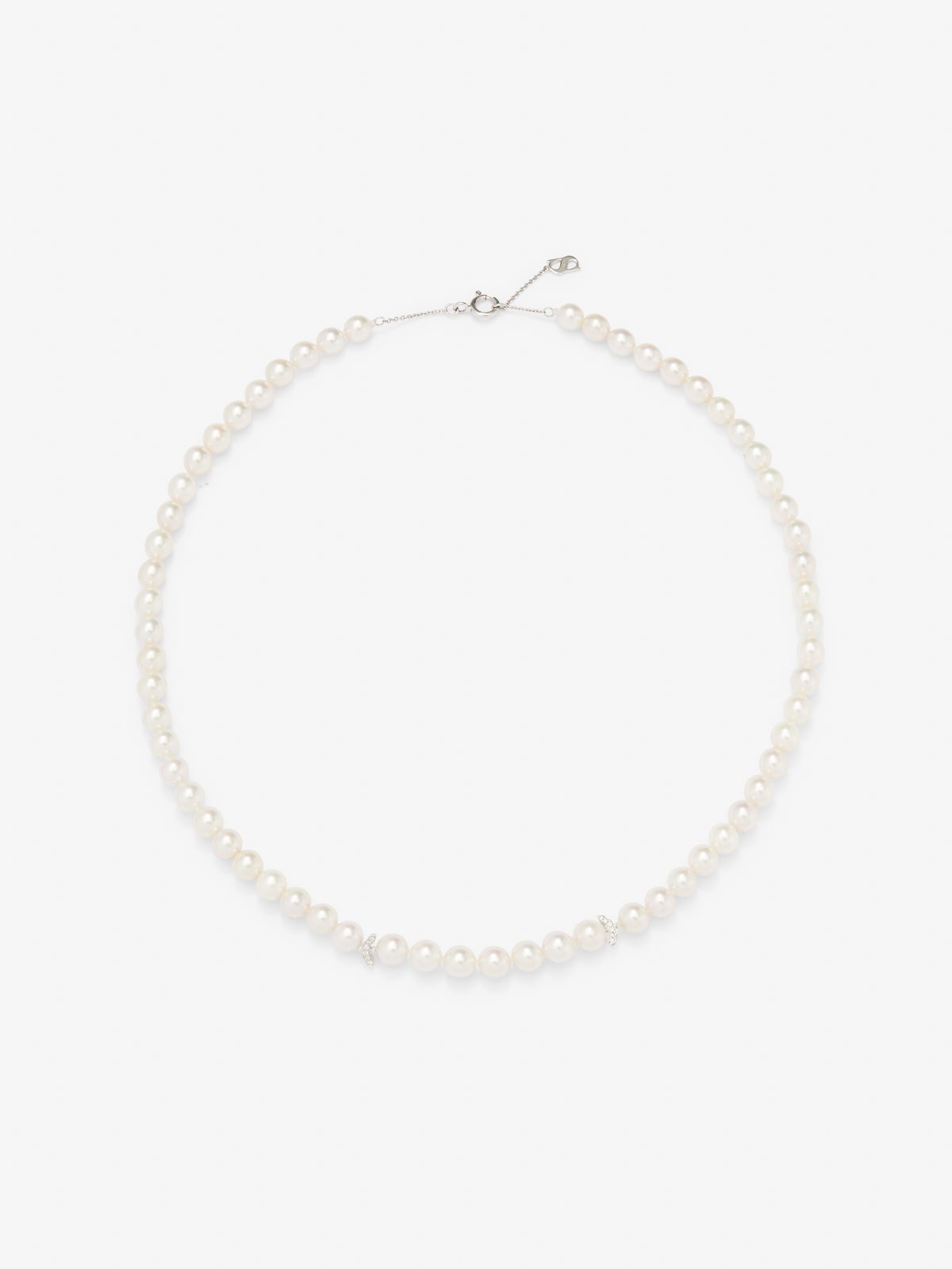 18K white gold necklace with akoya pearls