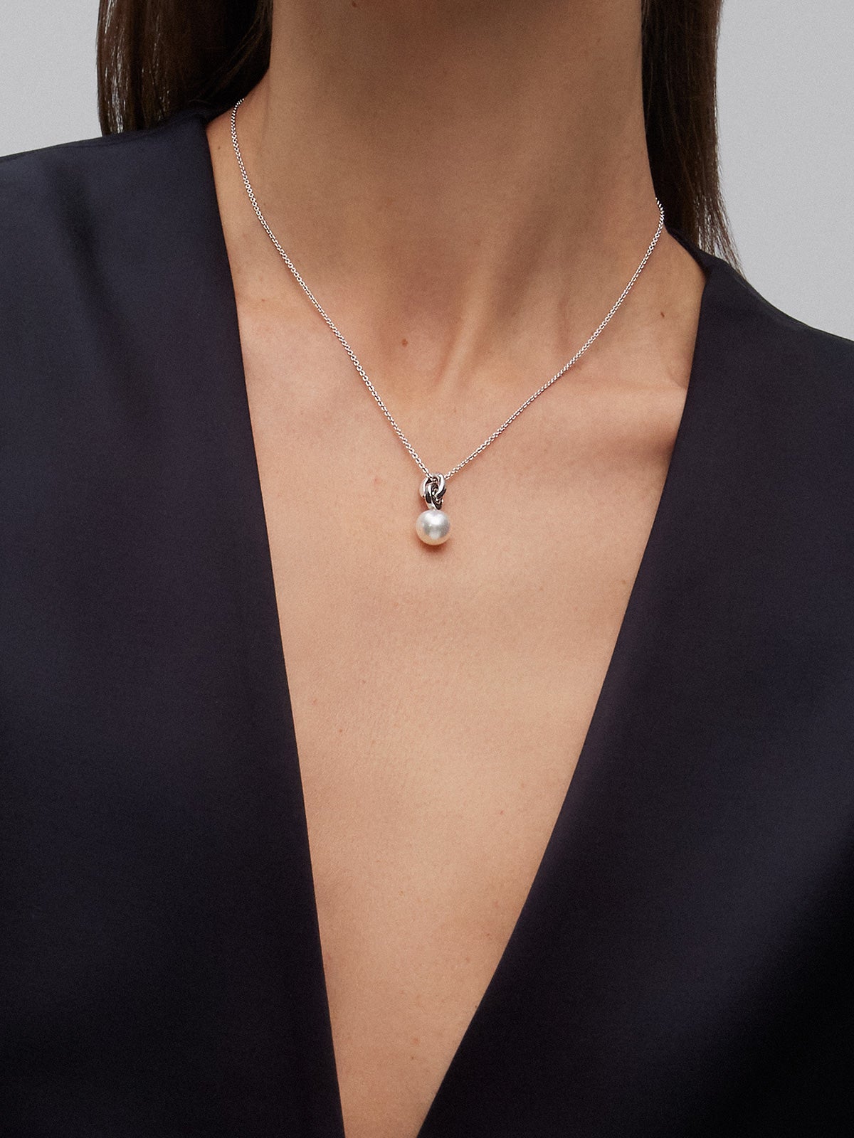 925 Silver chain pendant with spinel ring and 9.5mm akoya pearl