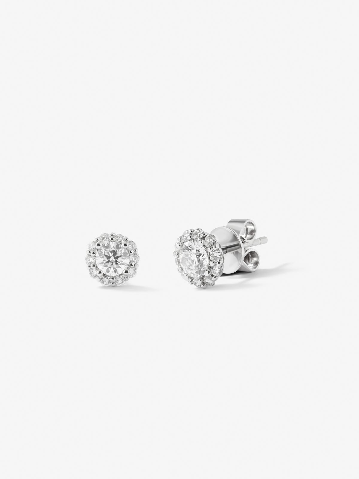 18K white gold earrings with 22 brilliant-cut diamonds with a total of 0.87 cts