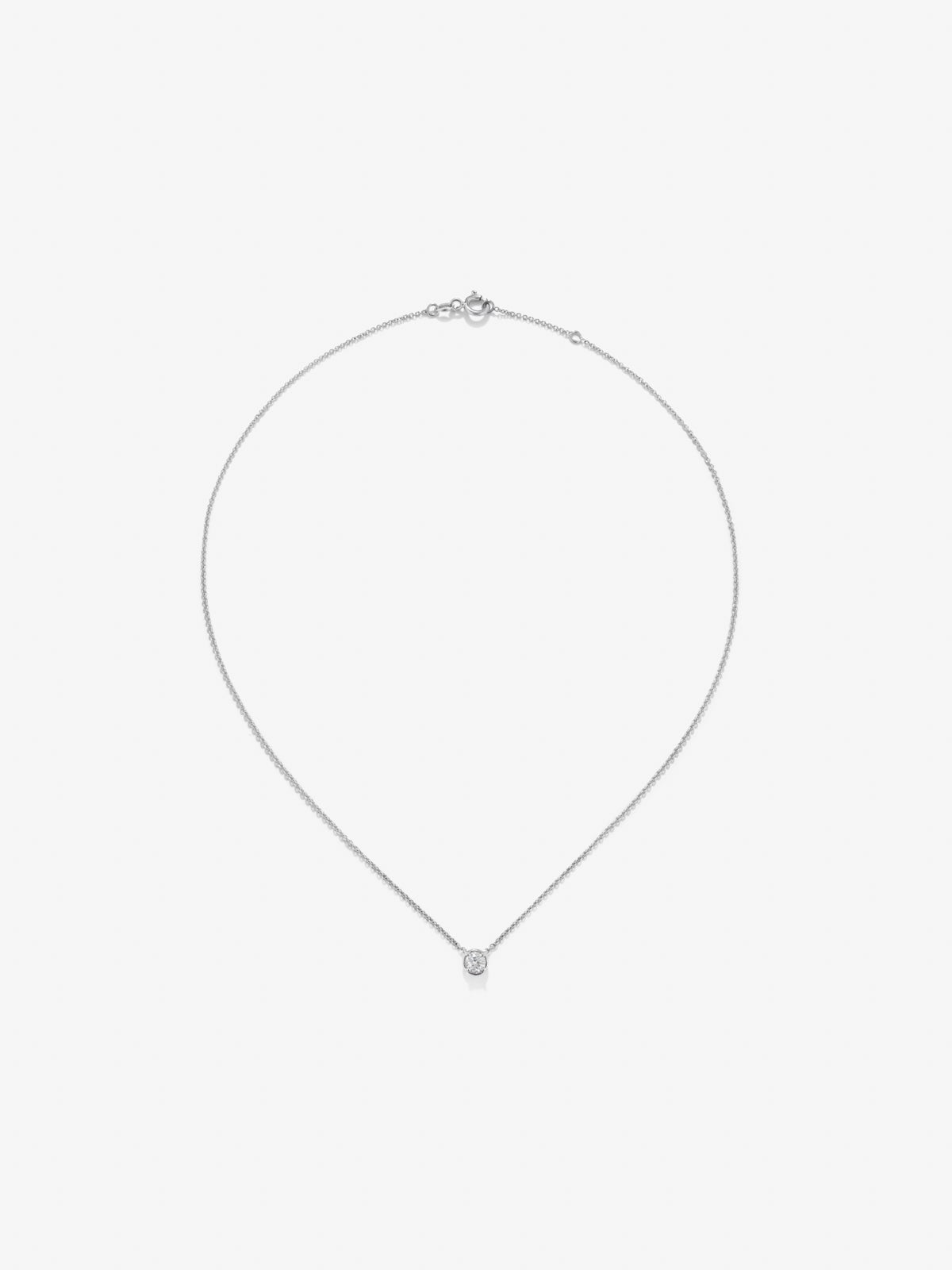 18K white gold chain pendant with solitary diamond