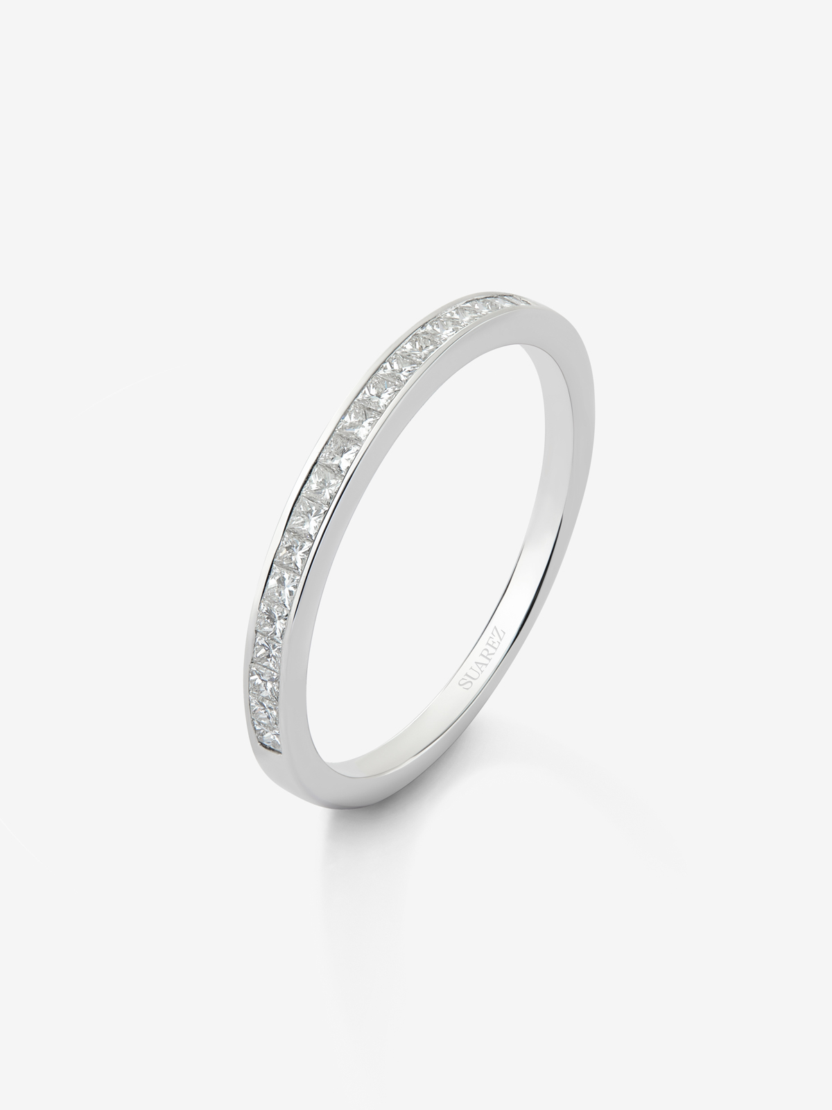 Half ring in 18K white gold with 19 princess-cut diamonds with a total of 0.29 cts