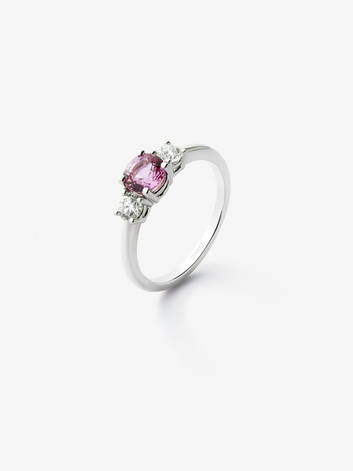 18K white gold triple ring with brilliant-cut pink sapphire of 0.97 cts and 2 brilliant-cut diamonds with a total of 0.2 cts