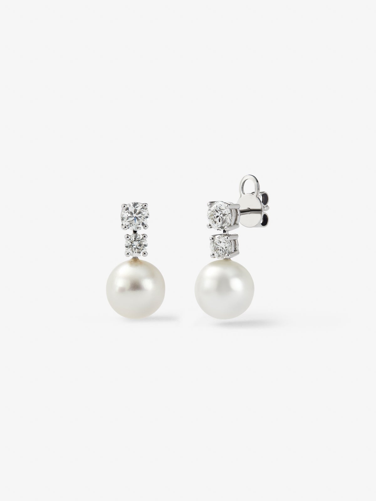 18K white gold earrings with 9.5mm pearls and 1.21 ct brilliant cut diamonds