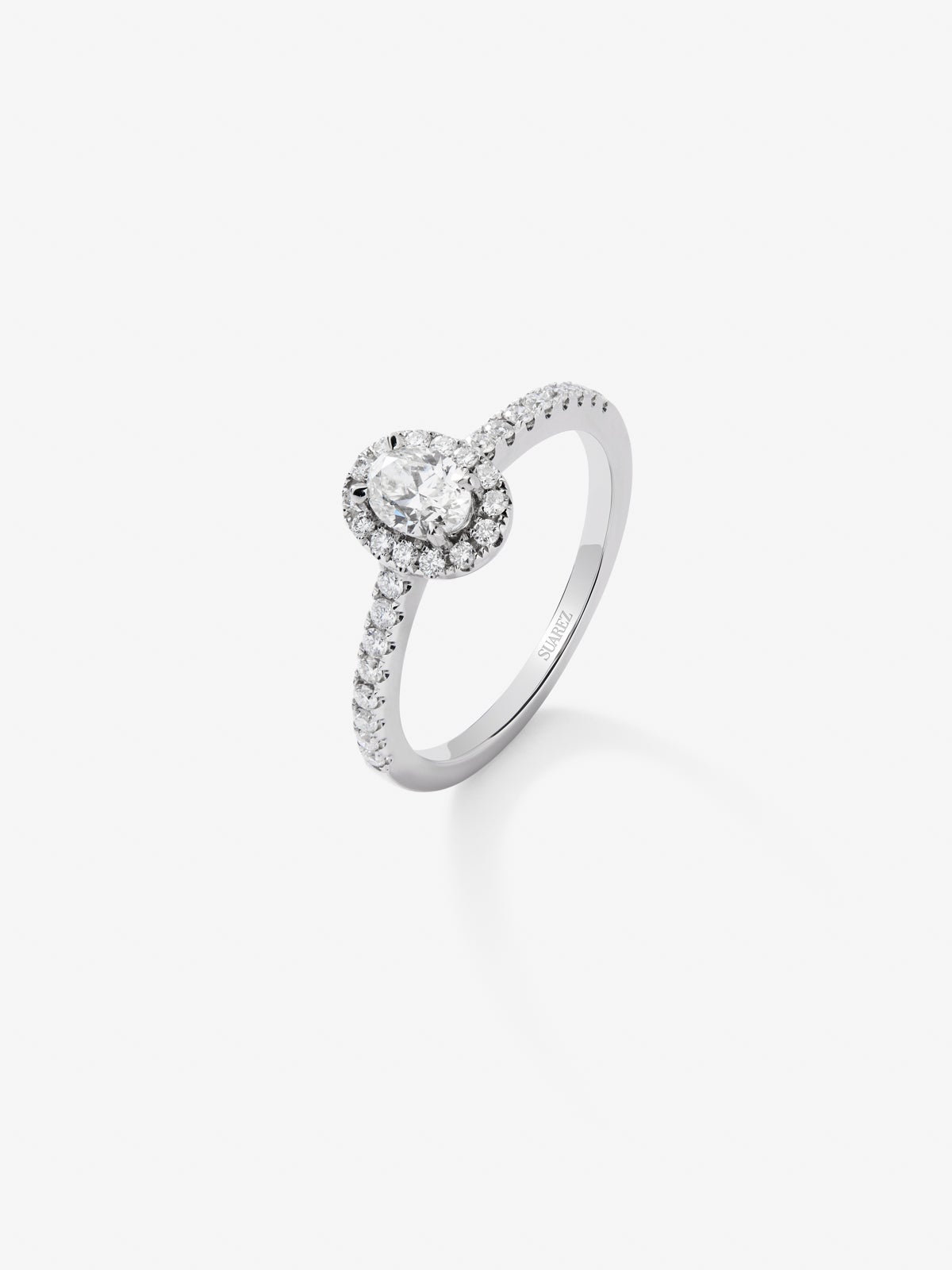 18K white gold ring with white diamonds in 0.68 cts