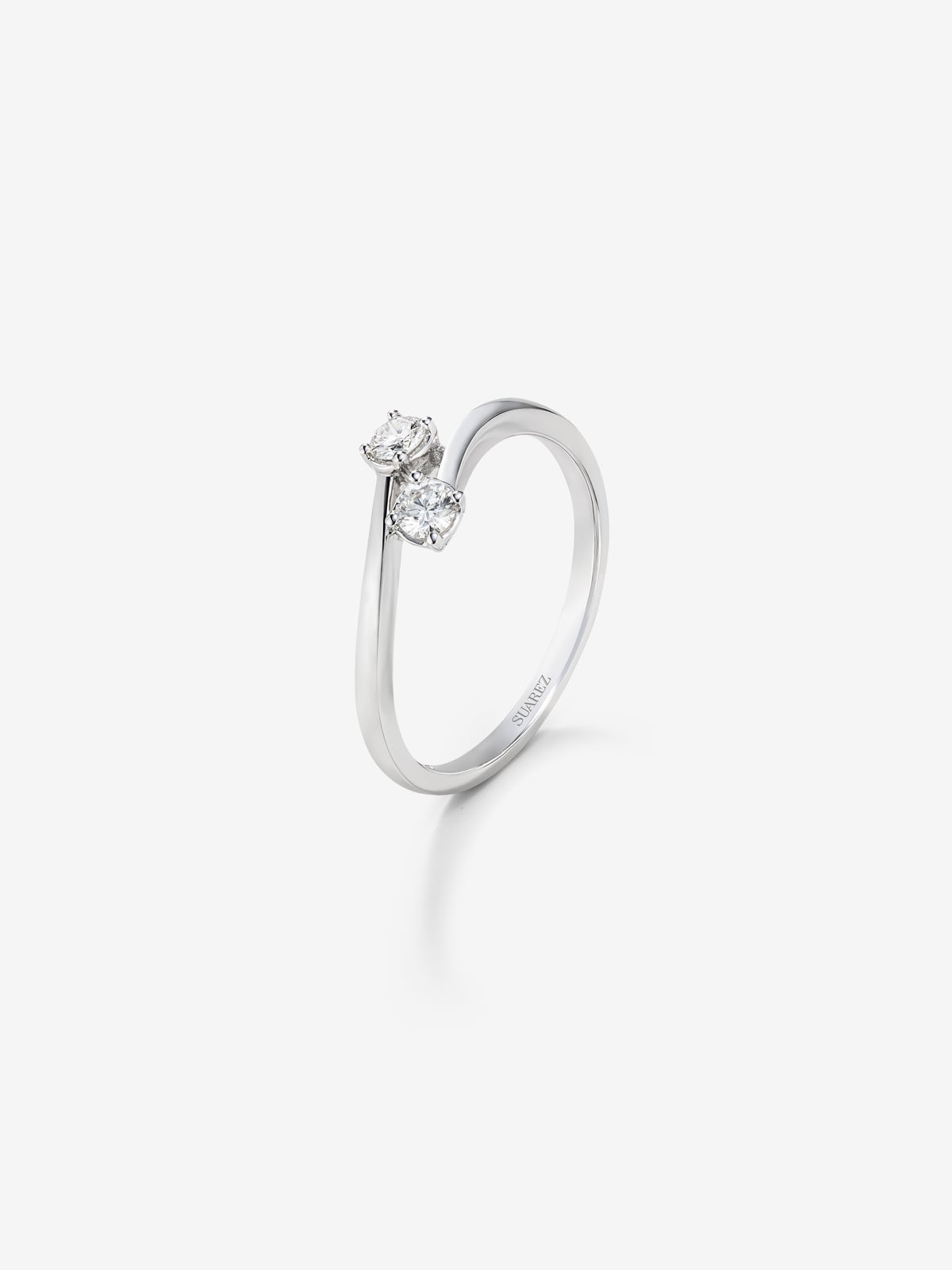 You and me ring in 18K white gold with 2 brilliant-cut diamonds with a total of 0.19 cts