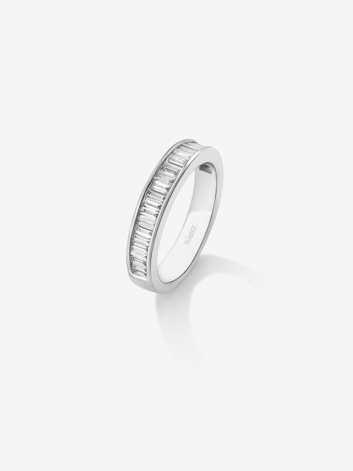 Half ring in 18K white gold with 27 baguette-cut diamonds with a total of 0.77 cts