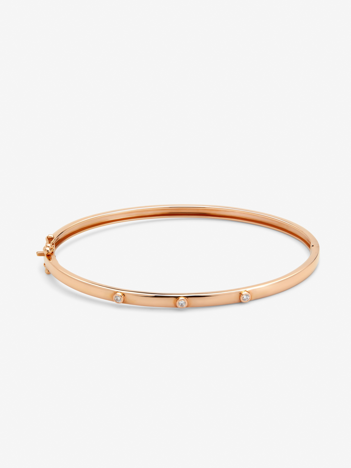 Thin rigid bracelet in 18K rose gold with diamonds.