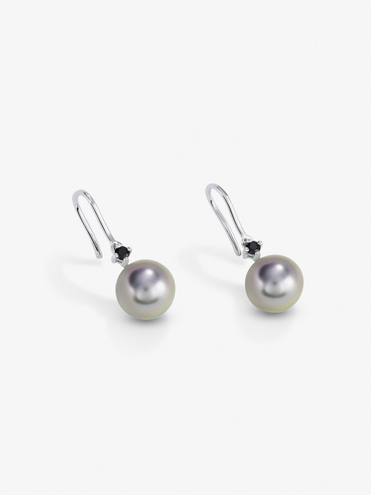 925 silver hoop earrings with 2 black spinels and 2 8.5mm Tahitian pearls