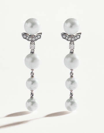 Earrings with pearls