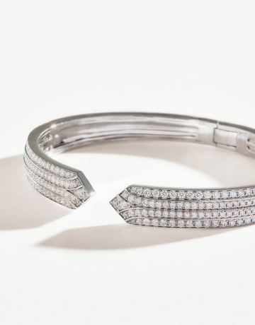 Bracelets with diamonds